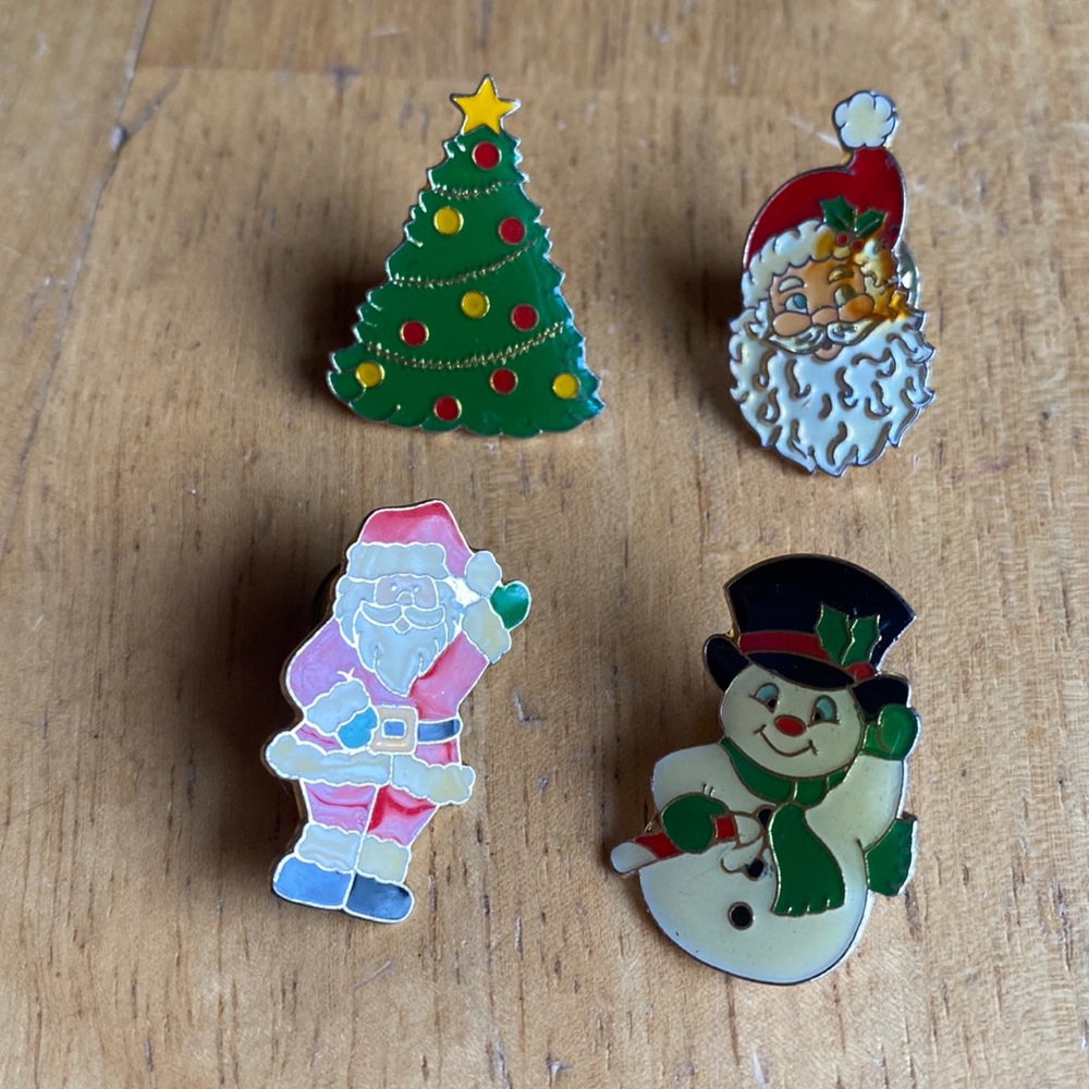 Set Vintage SWIBCO Christmas pins in good condition